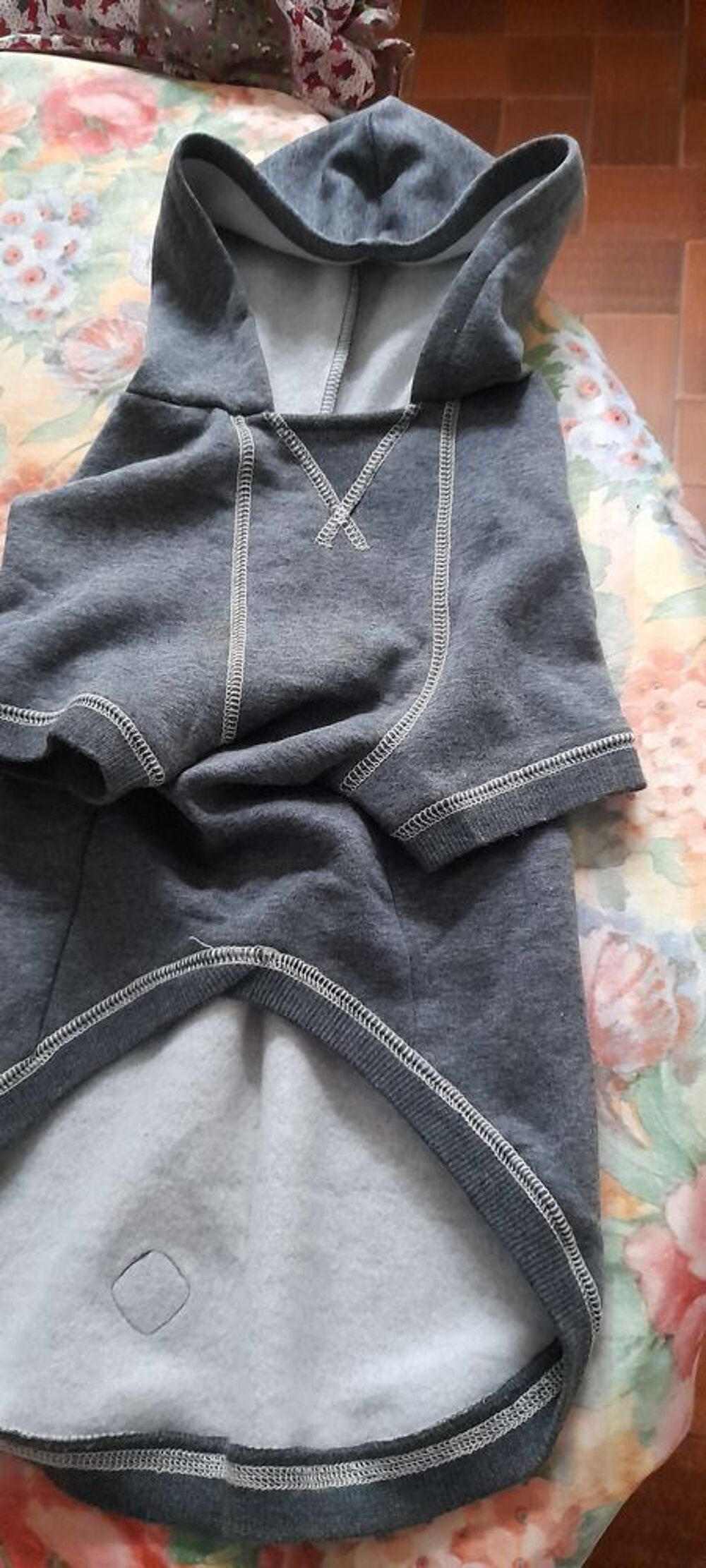   Habit pour p chien
Taille L, gris b qualite 
A 