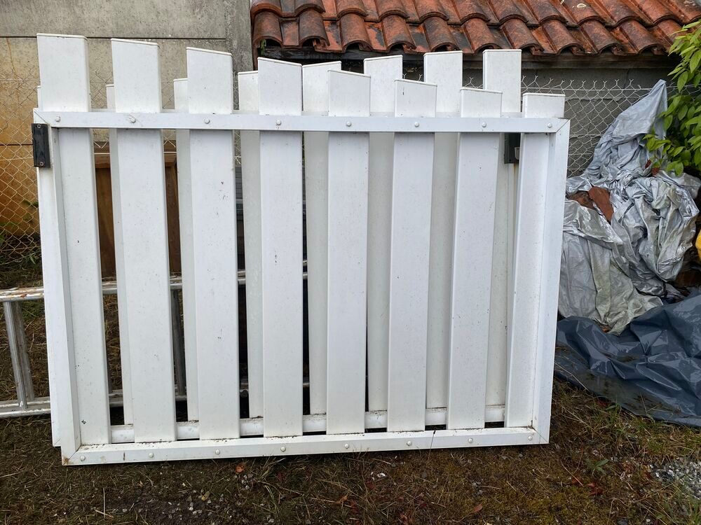 portail en PVC excellent etat Jardin