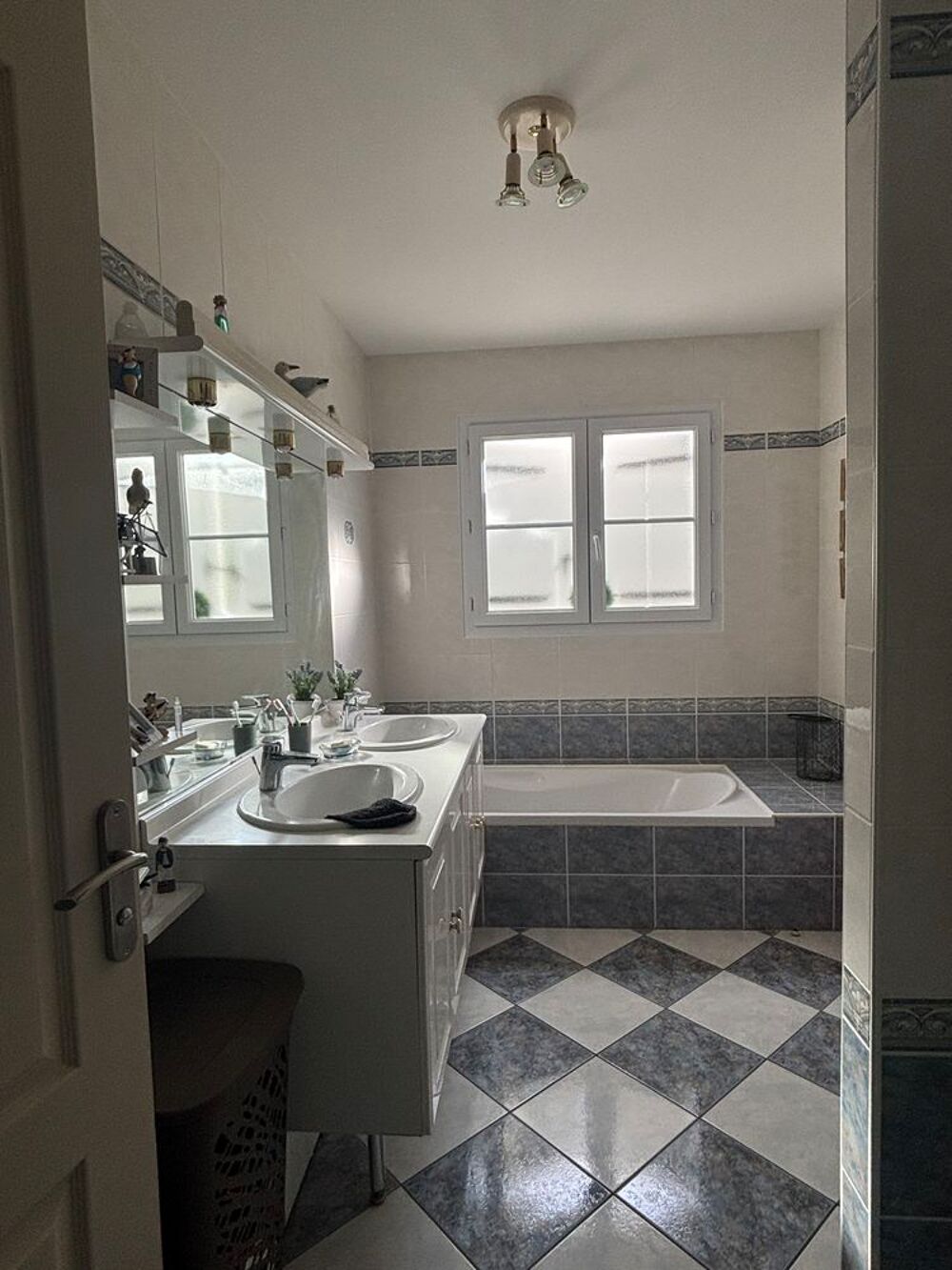 Vente Maison Maison familiale avec vue dominante et jardin paysager Saintes