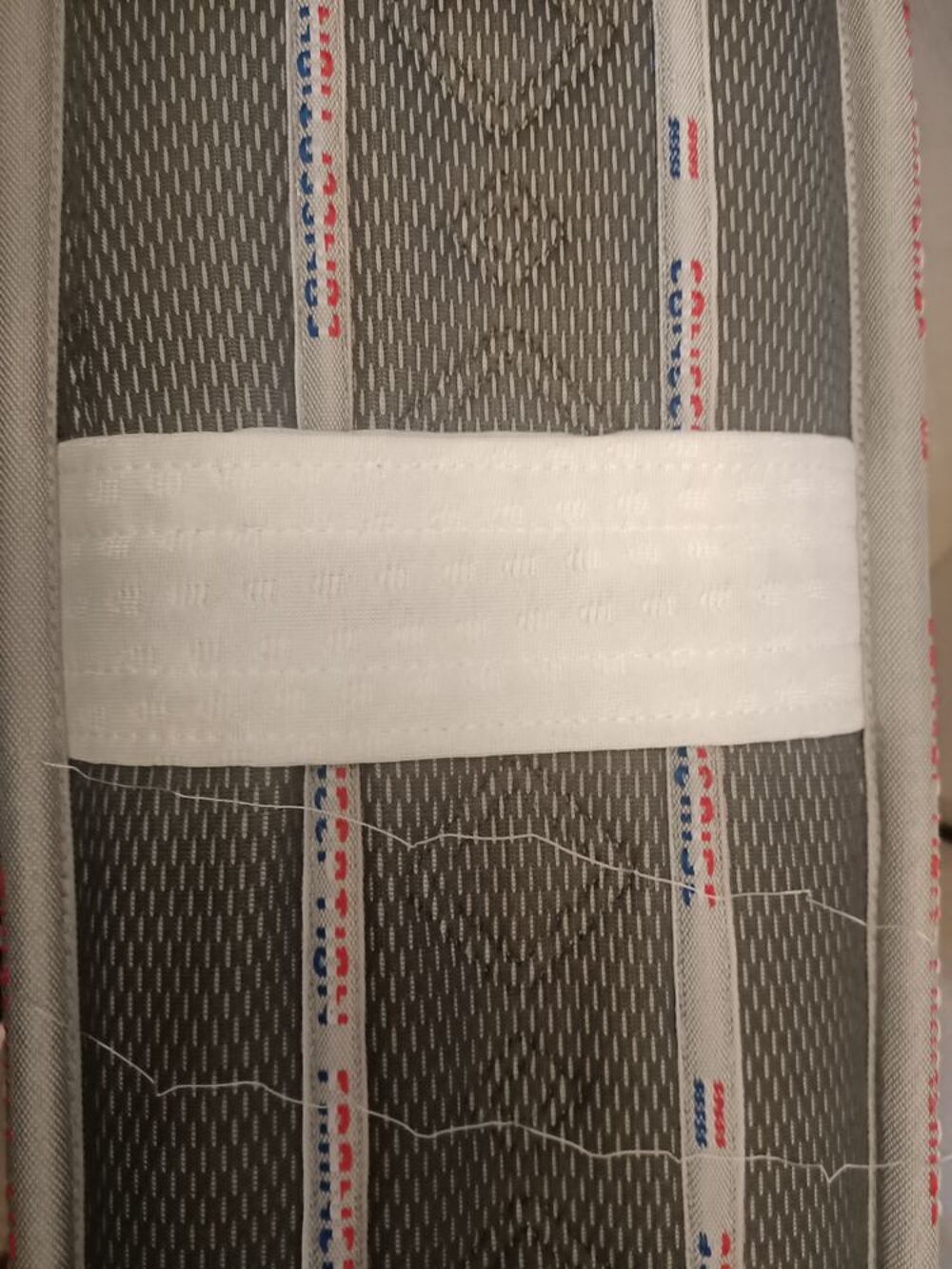 Matelas 90 x 190 origine Habitat m&eacute;moire de forme Meubles