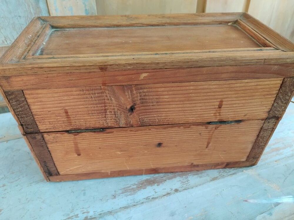 Boite Coffre en Bois Pitchpin Art Populaire Montagne XIX&egrave;me 