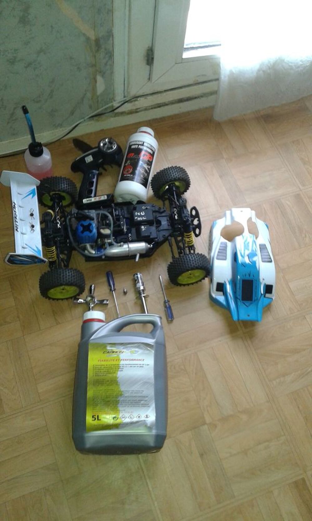 vente de voiture thermique Jeux / jouets
