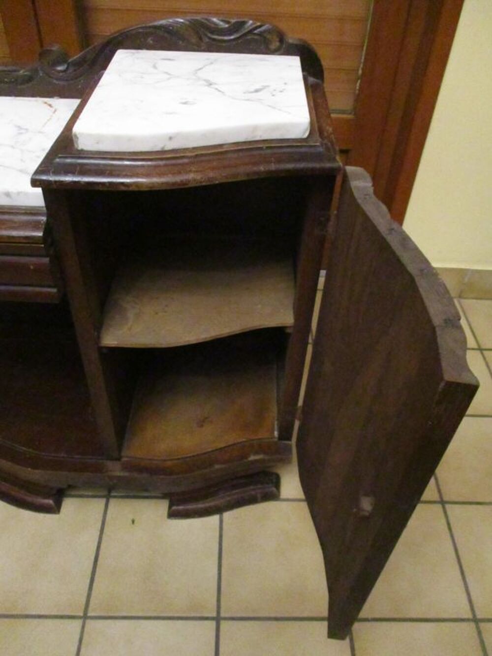 Table de chevet avec dessus en marbre et bois massif vintage Meubles