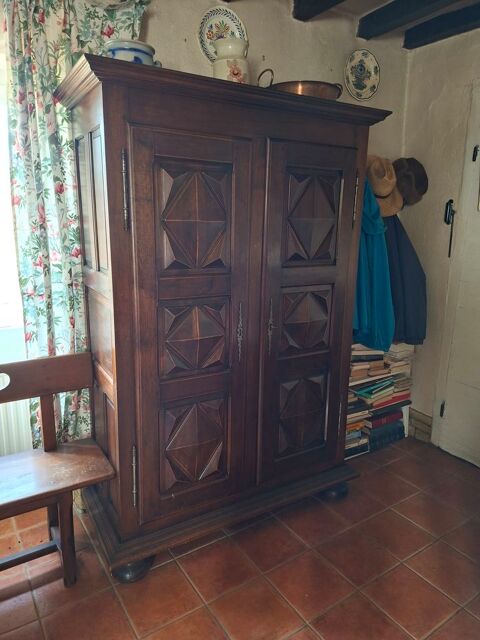 ARMOIRE LOUIS XIII En noyer massif  penderie et 1 étagère Saint-Clément-sur-Valsonne (69)