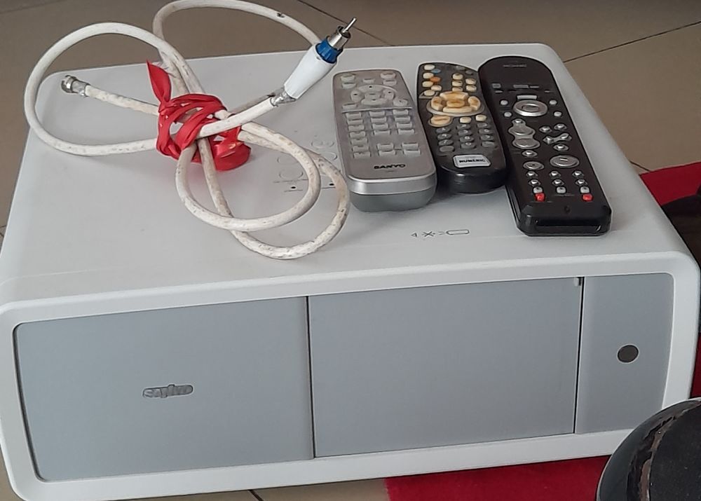 Home cinema DENON + projecteur Sanyo et cabasse pack eole Audio et hifi