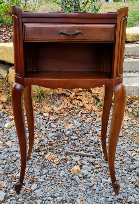 Table de chevet /de nuit, type provenal, style LXV 40 Saint-Jean-de-Crieulon (30)