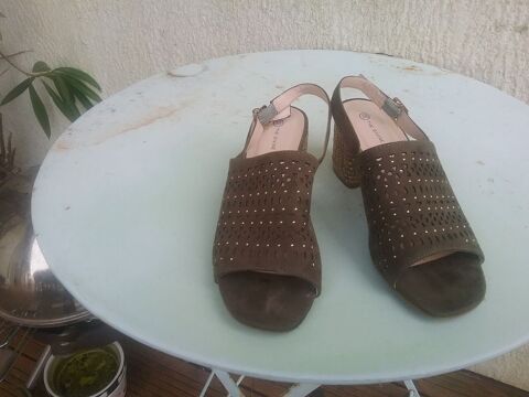 Chaussures vertes cloutees dor� 9 Saint-M�dard-en-Jalles (33)