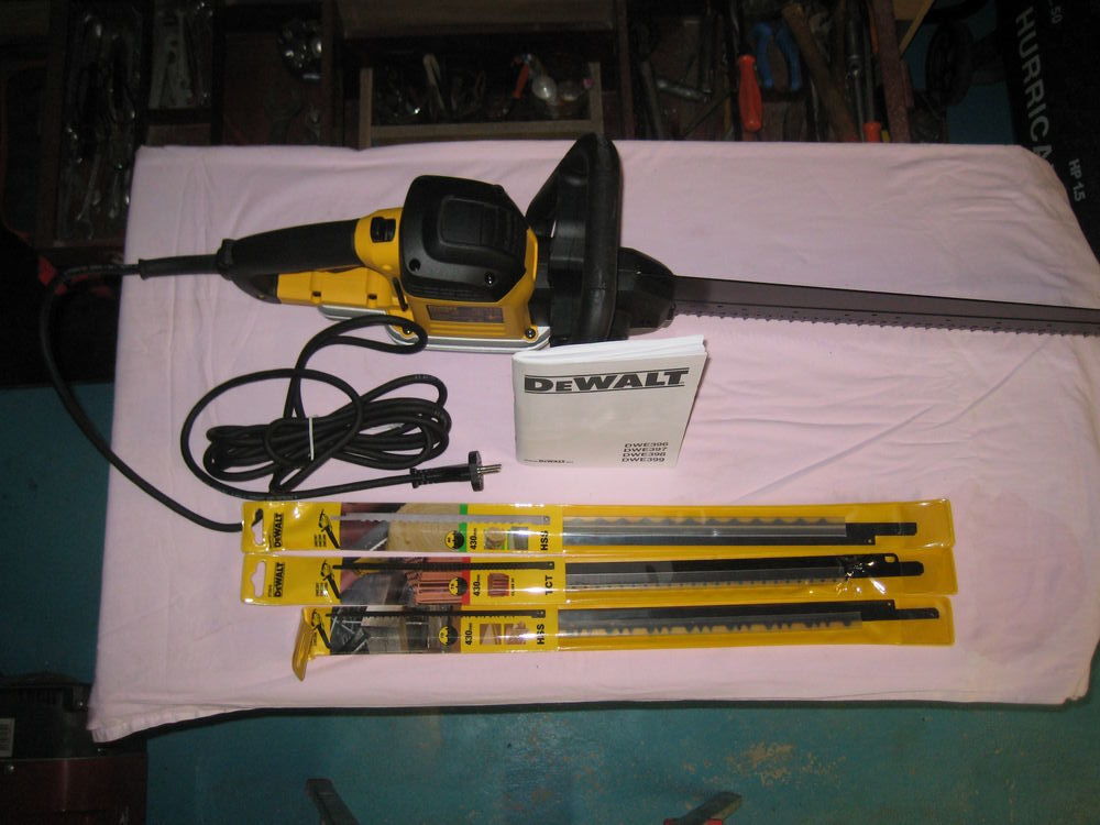 SCIE ALLIGATOR DEWALT DWE 398 NEUVE Bricolage