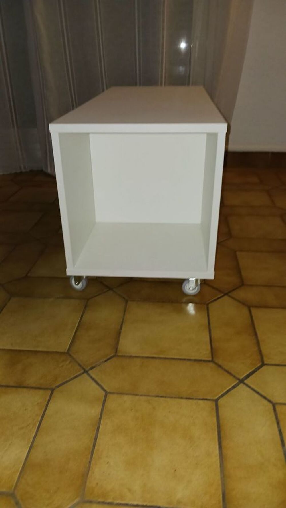 Meuble ikea. Bois laqu&eacute; blanc. Nombreux rangements. Meubles