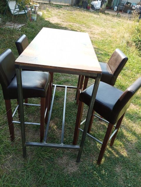 Mange debout et 4 tabourets 220 Bonnet (55)