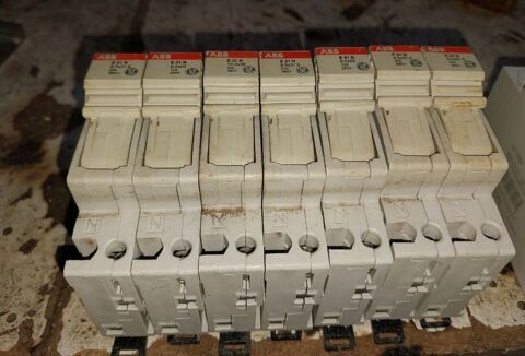 Disjoncteurs et fusibles 20 Gigean (34)