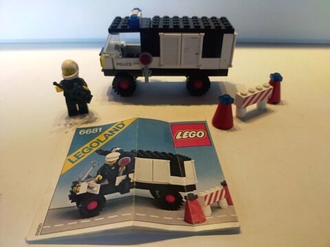 lego LEGOLAND (Police Van) 1981
10 Mirecourt (88)