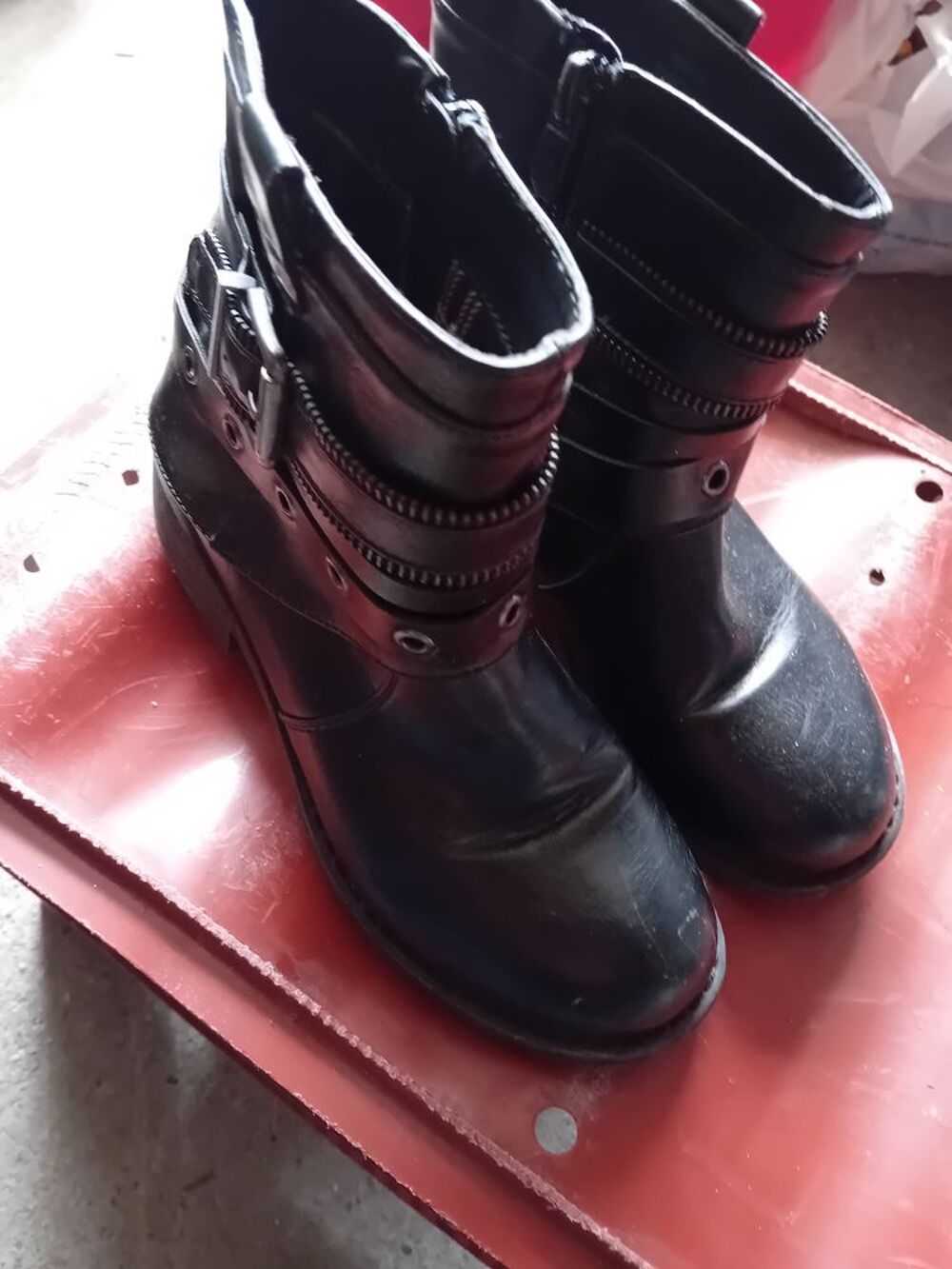 Plus de 80 Paires de Chaussures, Bottes,etc... Chaussures