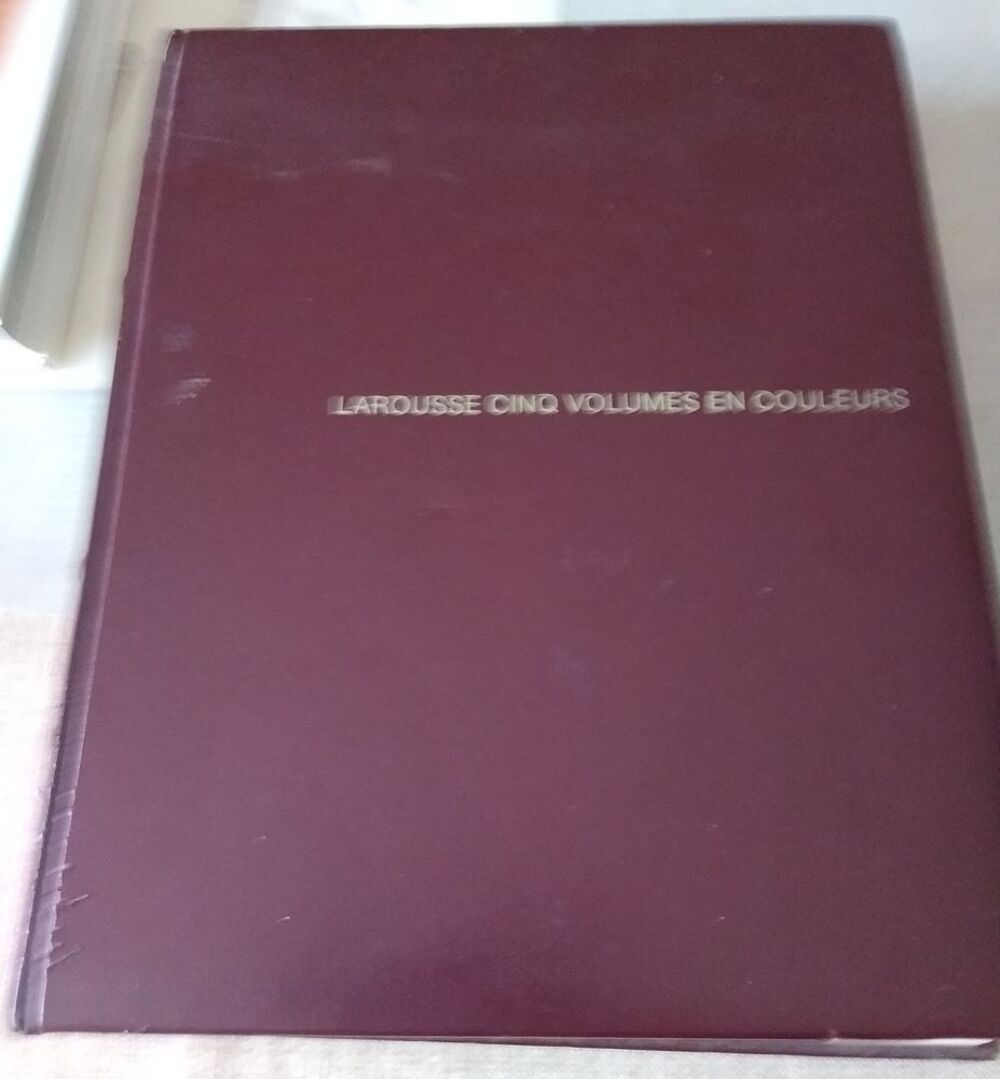 Larousse volume en couleurs Livres et BD