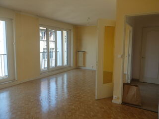  Appartement à louer 3/4 pièces 79 m²