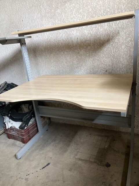 grand bureau hauteur ajustable
Plateau frêne pied Gris 80 Montblanc (34)