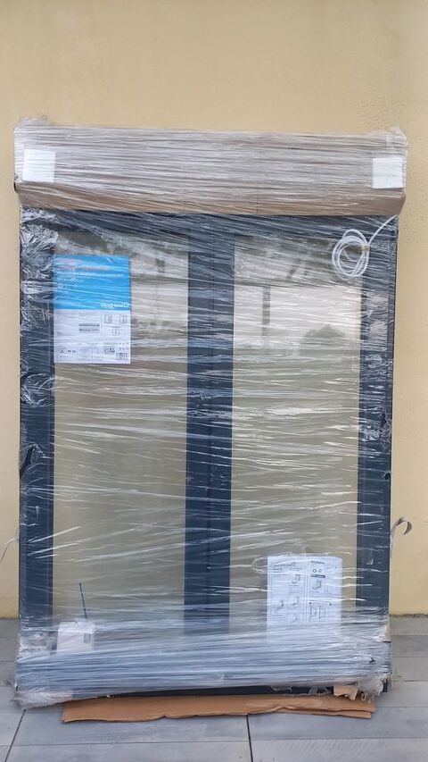 En�tre oscillo-battante. En aluminium gris double vitrage 2  390 La Roche-sur-Yon (85)