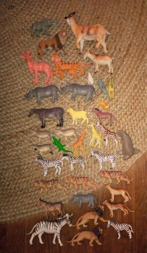 lot 33 figurines animaux sauvages 10 Beauchamp (95)
