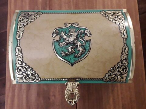 Vintage boite en m�tal chocolats Belge 20 Verneuil-sur-Vienne (87)