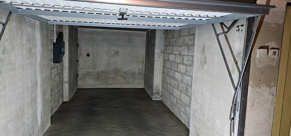 Location Parking/Garage Garage ferm dans rsidence tranquille, mtro Flachet Villeurbanne