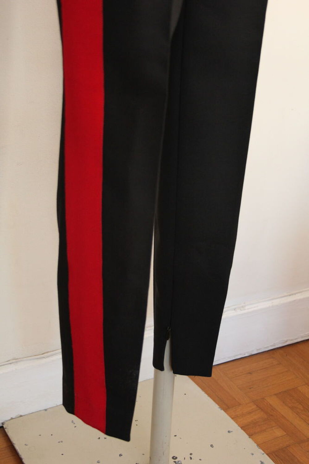 Pantalon cigarette bande rouge ALEXANDER MC QUEEN T.36 Vêtements