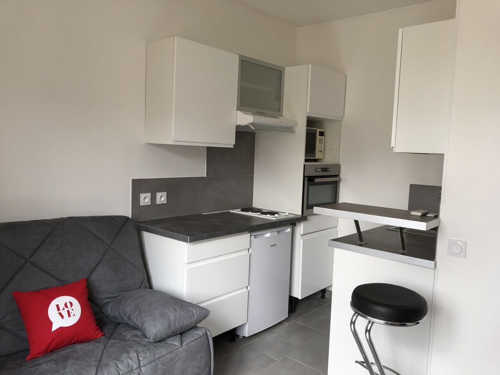 Location Appartement Dans maison studio meublé avec clim et parking, cour Troyes