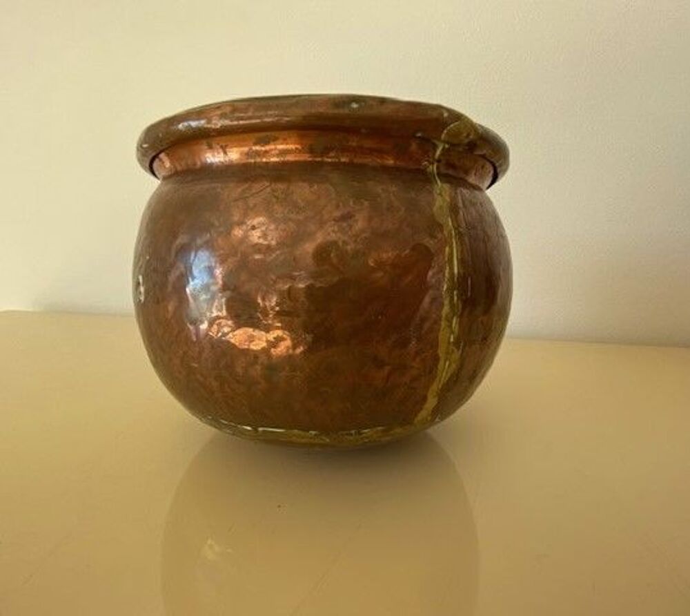 Pot, cache pot en cuivre
Décoration