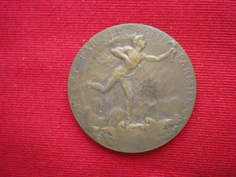 M&eacute;daille - Offerte par le Petit Parisien. 