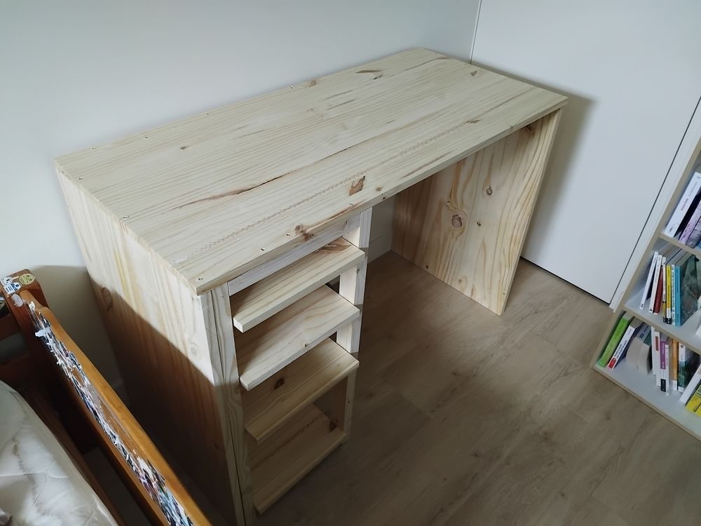Bureau en pin artisanal Meubles