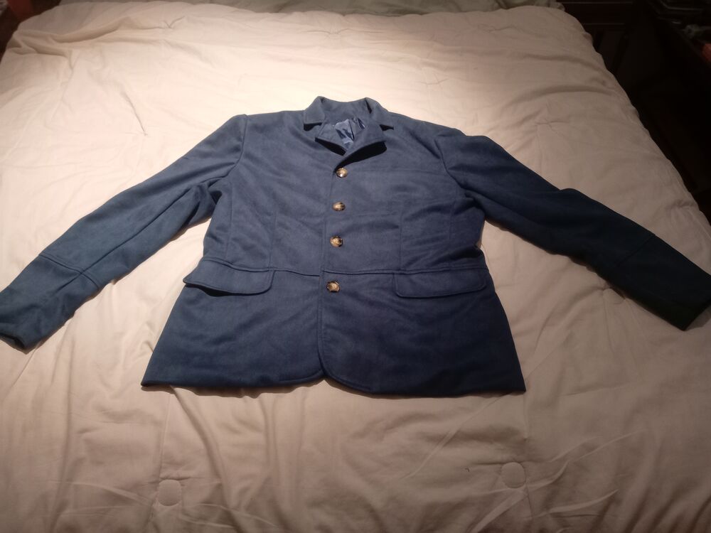 Bonjour,
Je revends ces 3 vestes.
Vêtements