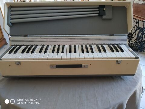 clavier piano vintage 70 Saint-Coulomb (35)