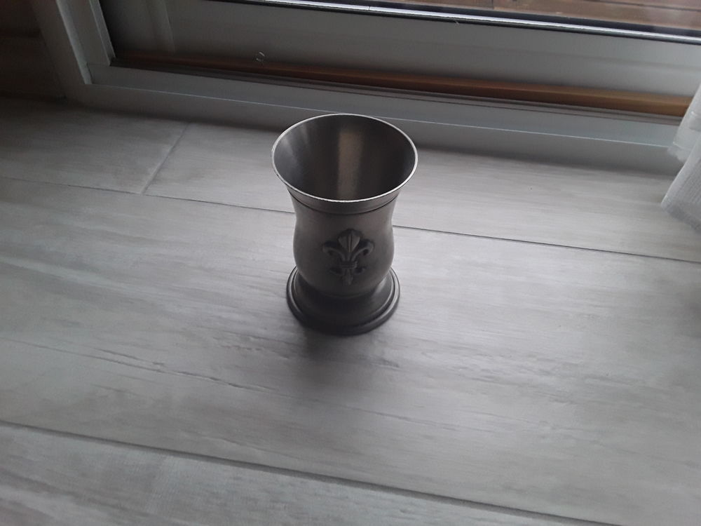 Pot &agrave; crayon en etain tbe Décoration