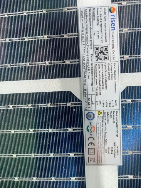 de panneaux solaires en lots de 10.
Prix unitaire 200 51120 Szanne