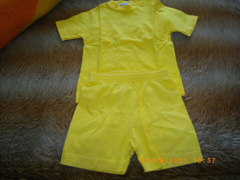 Ensemble tee-shirt et short jaune - Taille : 18 mois 6 Perros-Guirec (22)