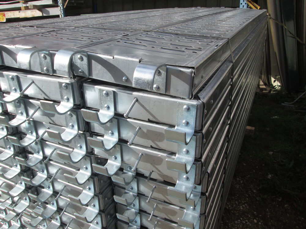 BETONNIERES- BARRIERES-CLOTURE - Tres gros lot de destockage DIVERS materiels batiment- Bricolage