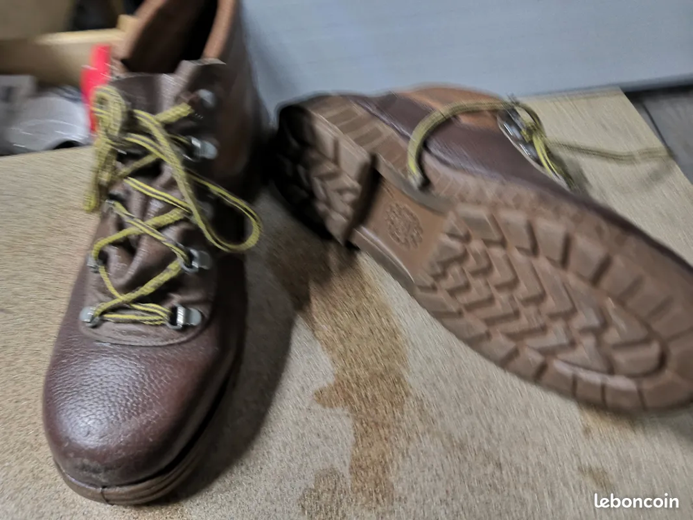 Chaussures de s&eacute;curit&eacute;
Pointure 41 ? Neuf sans &eacute;tiquette Chaussures