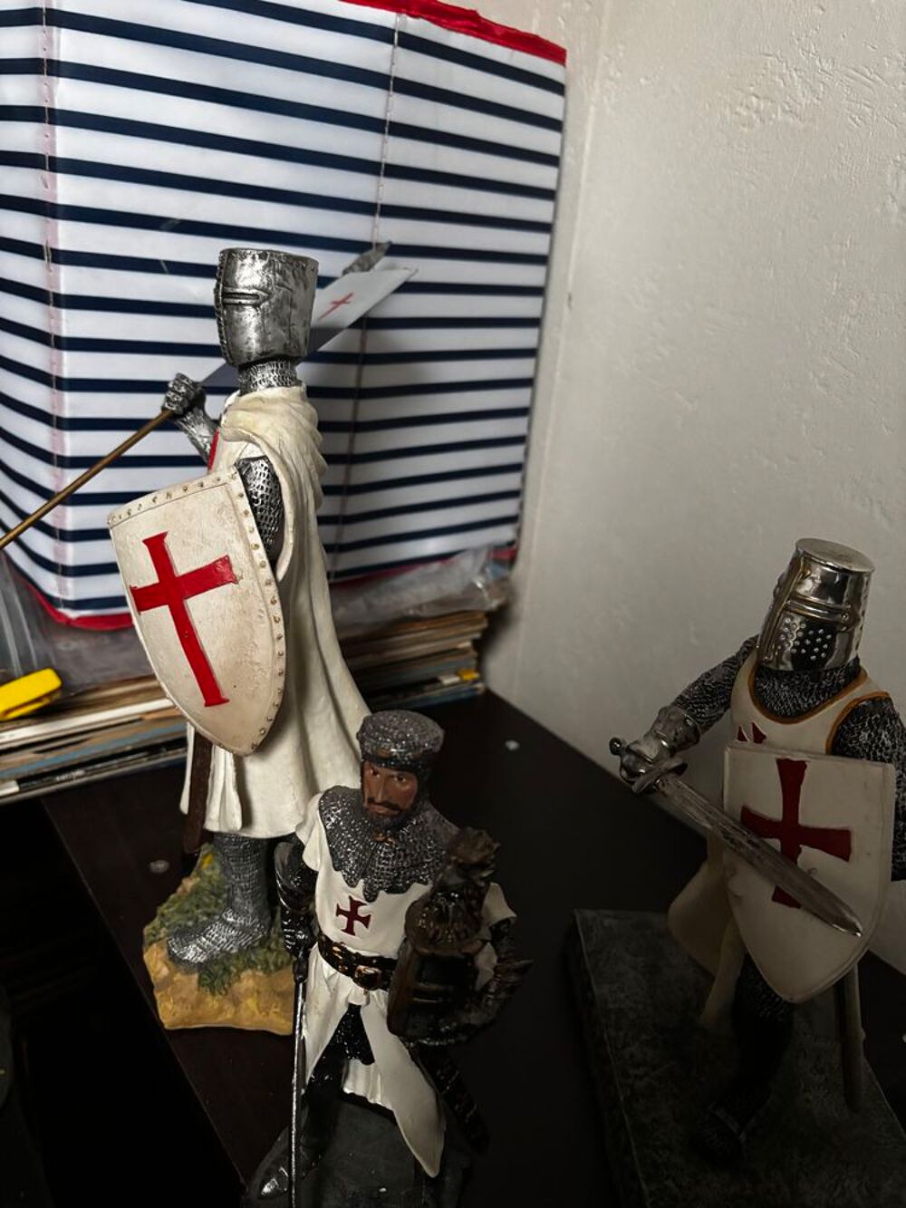 7 Figurines templiers 