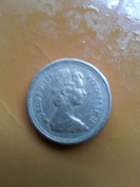 one pound 800 Montceaux-ls-Provins (77)