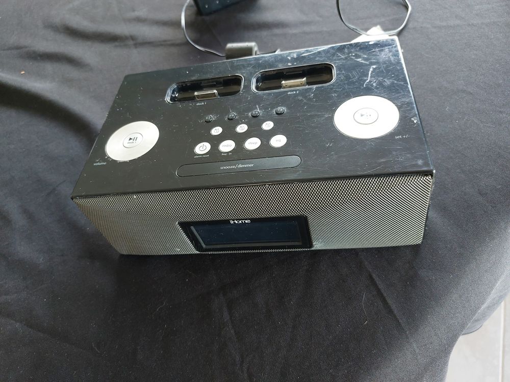 1/1
Radio r&eacute;veil avec socle Apple dock
Audio et hifi