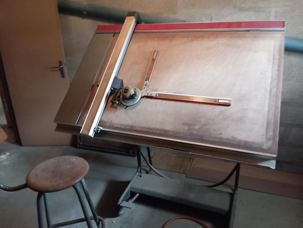 Table &agrave; dessin industrielle des ann&eacute;es 60.
Bricolage