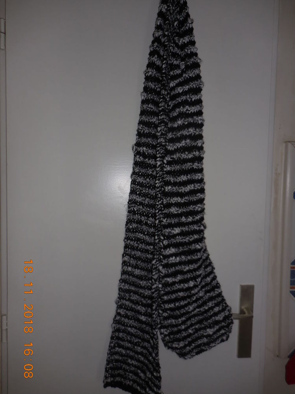 &eacute;charpe noir et blanc Vêtements