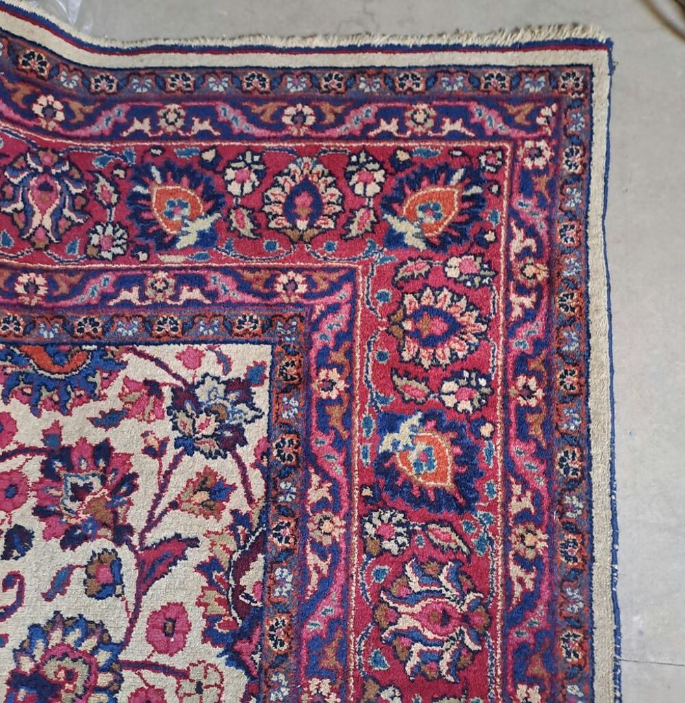 Tapis Persan antique sign&eacute; fait main en laine Décoration