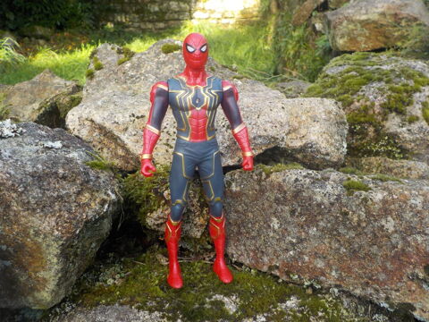 FIGURINE SPIDERMAN 17 cm de haut 5 Bubry (56)