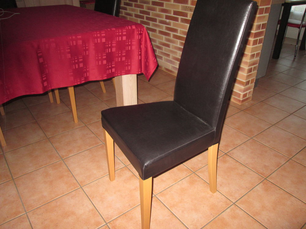 4 CHAISES DE SALLE A MANGER EN T.B.E. Meubles