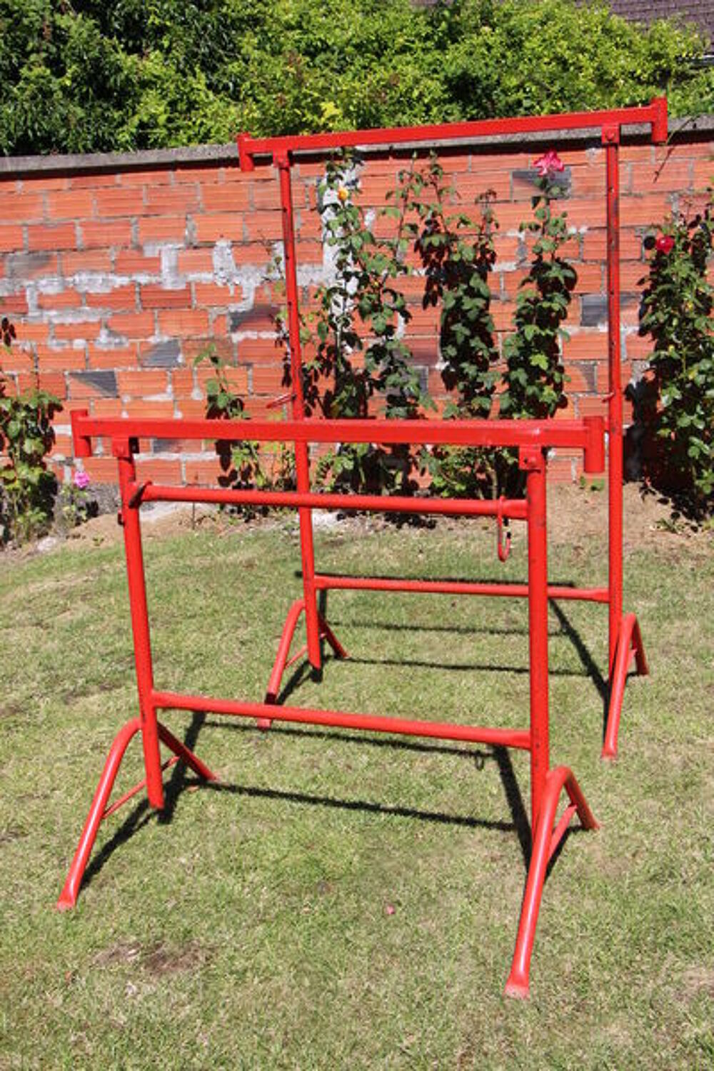 treteaux de chantier en acier rouge r&eacute;glable Bricolage