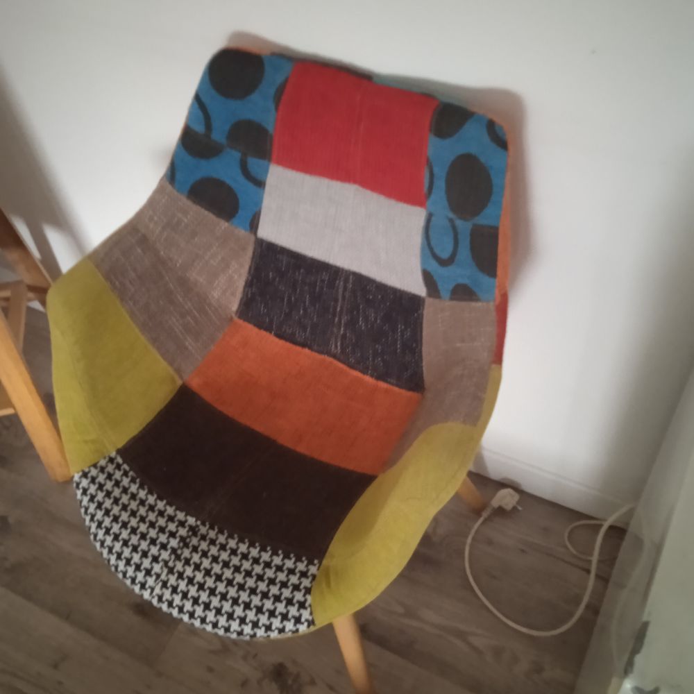 fauteuil multicolore accoudoirs pieds bois Meubles