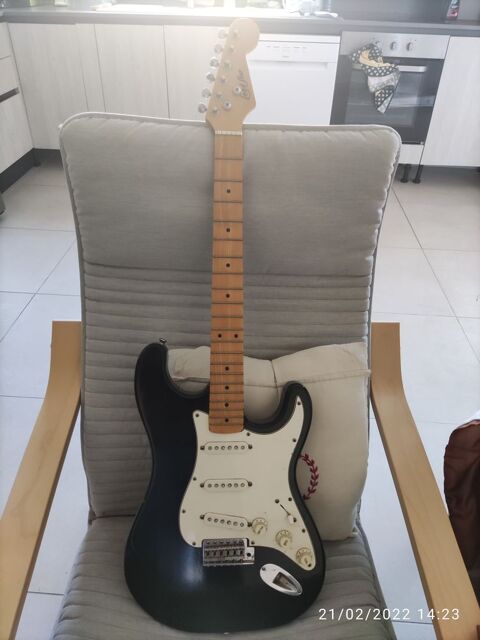 Guitare copie fender stratocaster Marque Lead Star 45 Martigues (13)