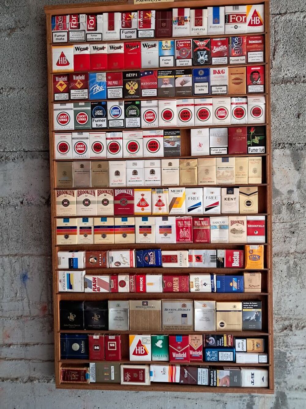 Paquets de Cigarettes Vides 