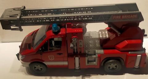 Camion de pompiers 45cm de marque BRUDER
15 Mirecourt (88)