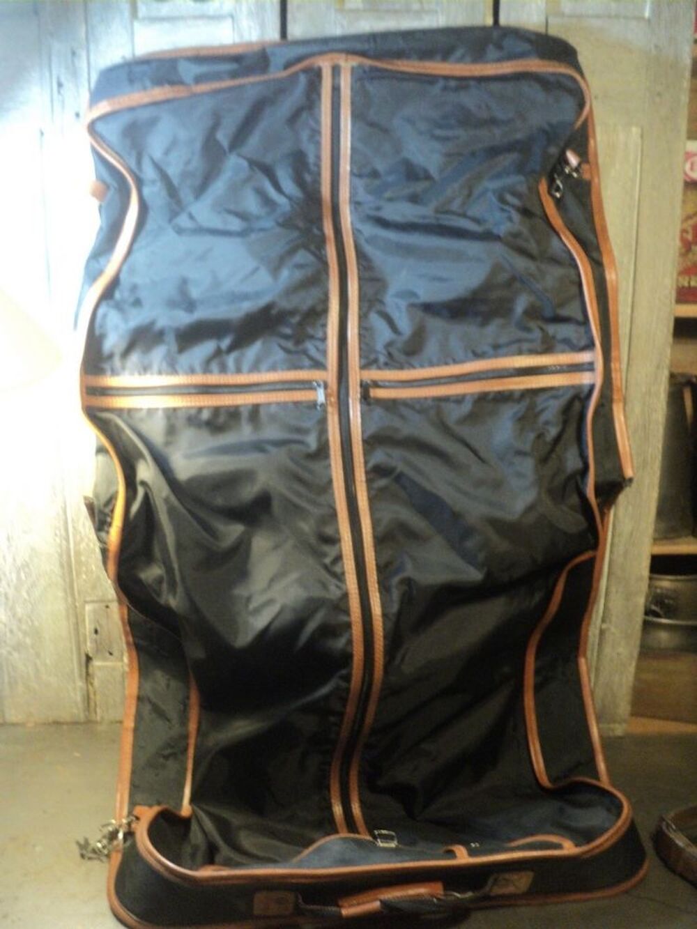 Grand Sac de Voyage Vista Transport V&ecirc;tements Costume. Maroquinerie